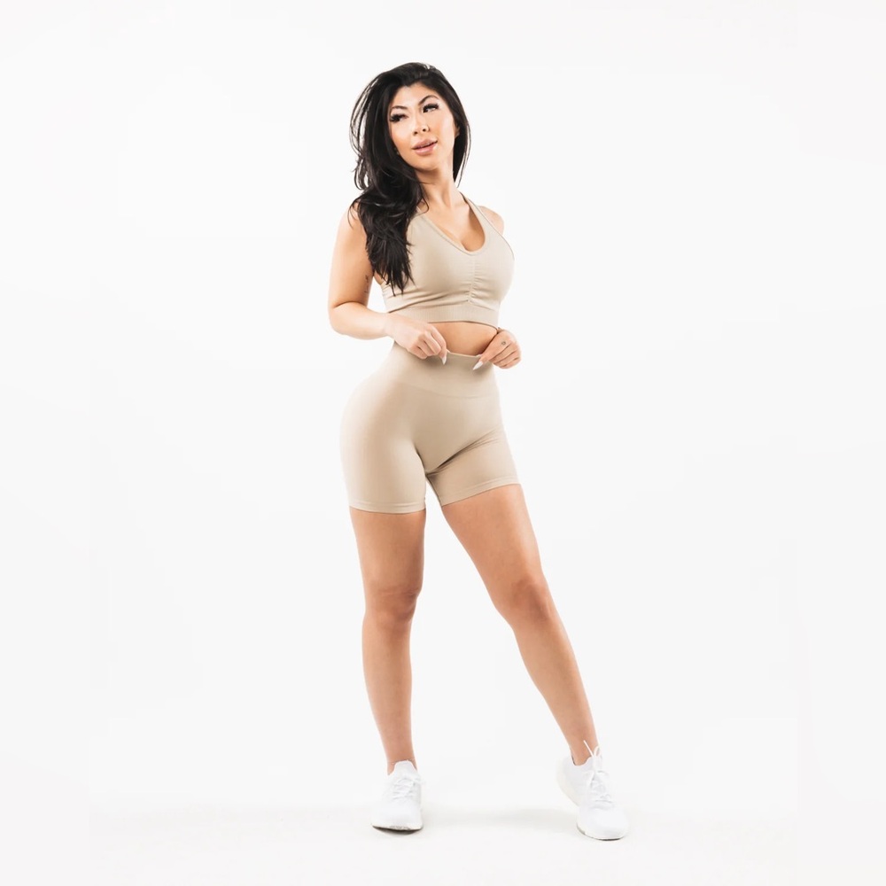 Alphalete Amplify Short 4.5”, Linen